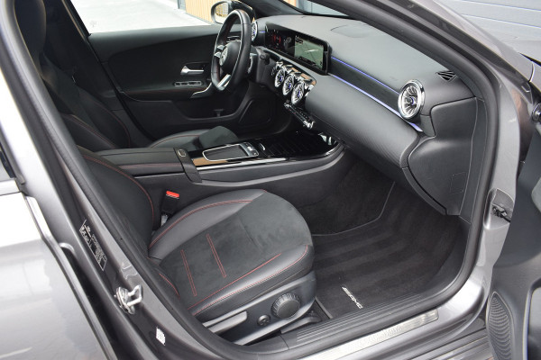 Mercedes-Benz A-Klasse 200 AMG Line Pano | Camera | Sfeer | LED