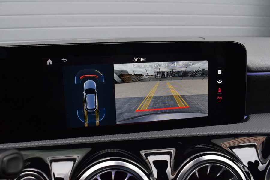 Mercedes-Benz A-Klasse 200 AMG Line Pano | Camera | Sfeer | LED