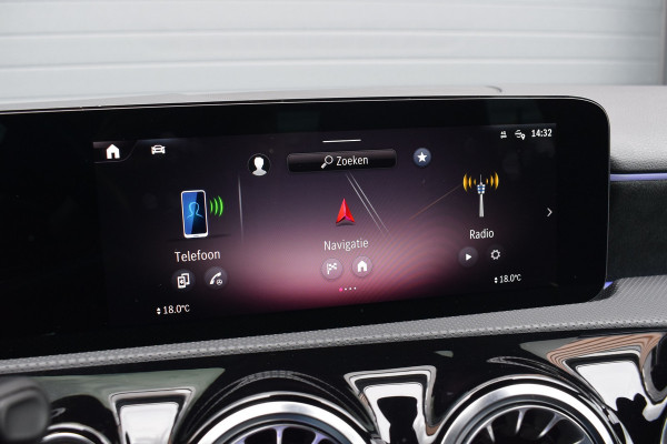 Mercedes-Benz A-Klasse 200 AMG Line Pano | Camera | Sfeer | LED