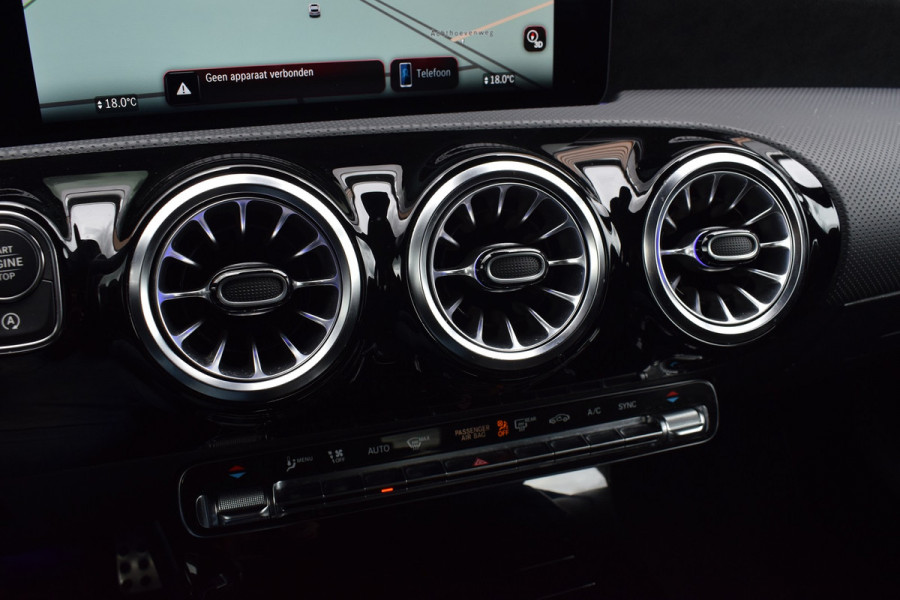 Mercedes-Benz A-Klasse 200 AMG Line Pano | Camera | Sfeer | LED