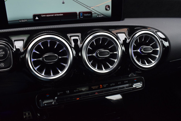 Mercedes-Benz A-Klasse 200 AMG Line Pano | Camera | Sfeer | LED