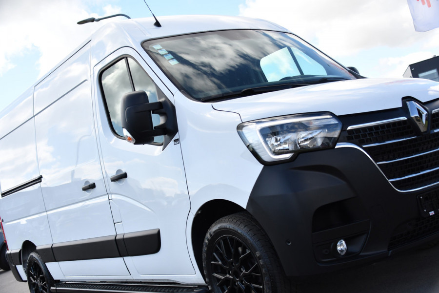 Renault Master T35 2.3 dCi 150 L2H2 PB Edition Camera, Cruise, Carplay, LED, Trekhaak, Automaat, 150pk, Sensoren, NAVI, Uniek!