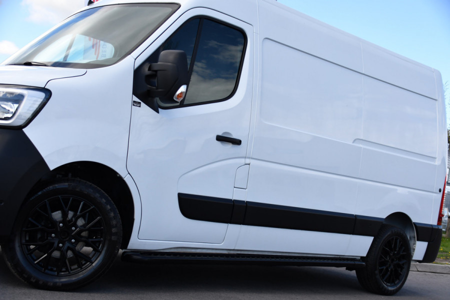 Renault Master T35 2.3 dCi 150 L2H2 PB Edition Camera, Cruise, Carplay, LED, Trekhaak, Automaat, 150pk, Sensoren, NAVI, Uniek!