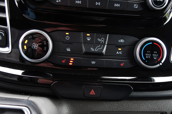 Ford Transit Custom 290 2.0 TDCI L1H1 Sport Camera, Cruise, LED, Leder, Stoelverwarming, 170pk, Automaat, Trekhaak, Voorruit verwarming, Uniek!