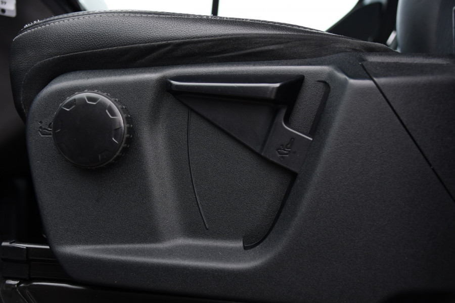 Ford Transit Custom 290 2.0 TDCI L1H1 Sport Camera, Cruise, LED, Leder, Stoelverwarming, 170pk, Automaat, Trekhaak, Voorruit verwarming, Uniek!