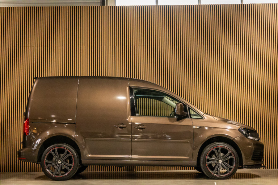 Volkswagen Caddy 2.0 TDI | CarPlay | Lederen bekleding | GTI Velgen | Airco | Elek ramen | NAP Logisch | Nieuwe APK | NL Auto | Euro 6 | BPM Vrij