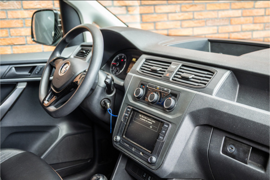 Volkswagen Caddy 2.0 TDI | CarPlay | Lederen bekleding | GTI Velgen | Airco | Elek ramen | NAP Logisch | Nieuwe APK | NL Auto | Euro 6 | BPM Vrij