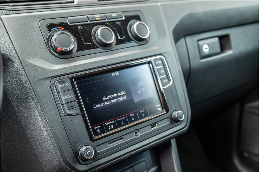 Volkswagen Caddy 2.0 TDI | CarPlay | Lederen bekleding | GTI Velgen | Airco | Elek ramen | NAP Logisch | Nieuwe APK | NL Auto | Euro 6 | BPM Vrij