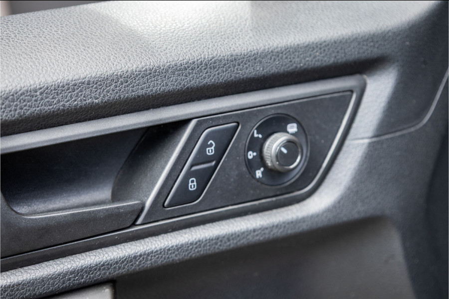 Volkswagen Caddy 2.0 TDI | CarPlay | Lederen bekleding | GTI Velgen | Airco | Elek ramen | NAP Logisch | Nieuwe APK | NL Auto | Euro 6 | BPM Vrij