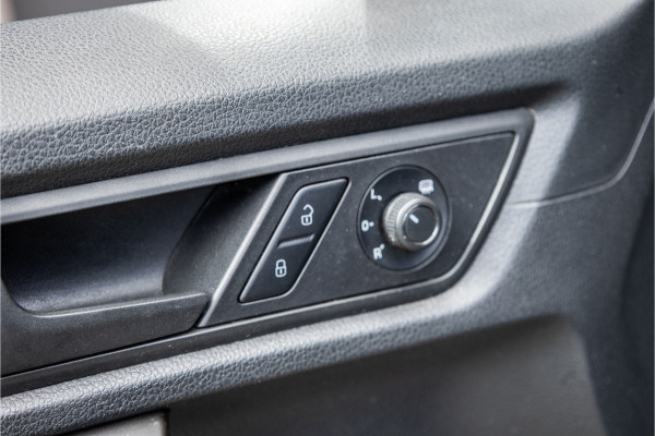 Volkswagen Caddy 2.0 TDI | CarPlay | Lederen bekleding | GTI Velgen | Airco | Elek ramen | NAP Logisch | Nieuwe APK | NL Auto | Euro 6 | BPM Vrij