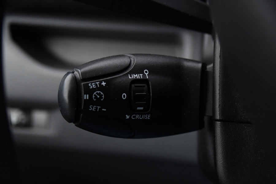 Toyota ProAce Worker 2.0 L3 D-4D PB Edition Cruise, Sensoren, Carplay, Trekhaak, 122pk, Airco, Multimedia, Leder, Uniek!