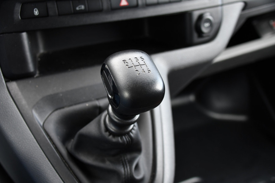 Toyota ProAce Worker 2.0 L3 D-4D PB Edition Cruise, Sensoren, Carplay, Trekhaak, 122pk, Airco, Multimedia, Leder, Uniek!