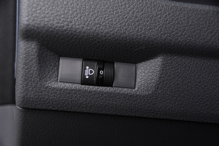 Toyota ProAce Worker 2.0 L3 D-4D PB Edition Cruise, Sensoren, Carplay, Trekhaak, 122pk, Airco, Multimedia, Leder, Uniek!