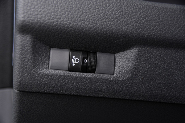 Toyota ProAce Worker 2.0 L3 D-4D PB Edition Cruise, Sensoren, Carplay, Trekhaak, 122pk, Airco, Multimedia, Leder, Uniek!