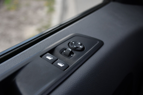 Toyota ProAce Worker 2.0 L3 D-4D PB Edition Cruise, Sensoren, Carplay, Trekhaak, 122pk, Airco, Multimedia, Leder, Uniek!