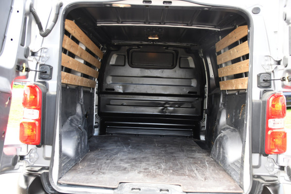 Toyota ProAce Worker 2.0 L3 D-4D PB Edition Cruise, Sensoren, Carplay, Trekhaak, 122pk, Airco, Multimedia, Leder, Uniek!