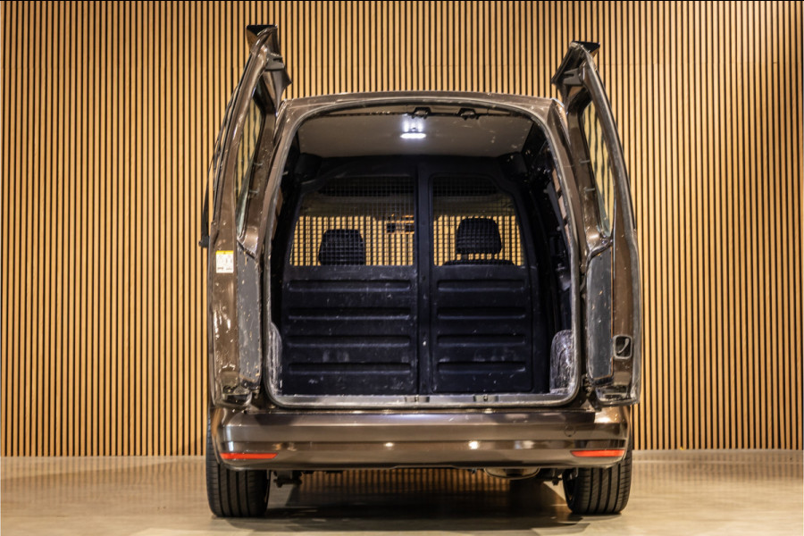 Volkswagen Caddy 2.0 TDI 185 PK | Bi-Xenon | CarPlay | Cruise control | Schroefset | Airco | NAP Logisch | NL Auto | Nieuwe APK | Euro 6 | BPM Vrij