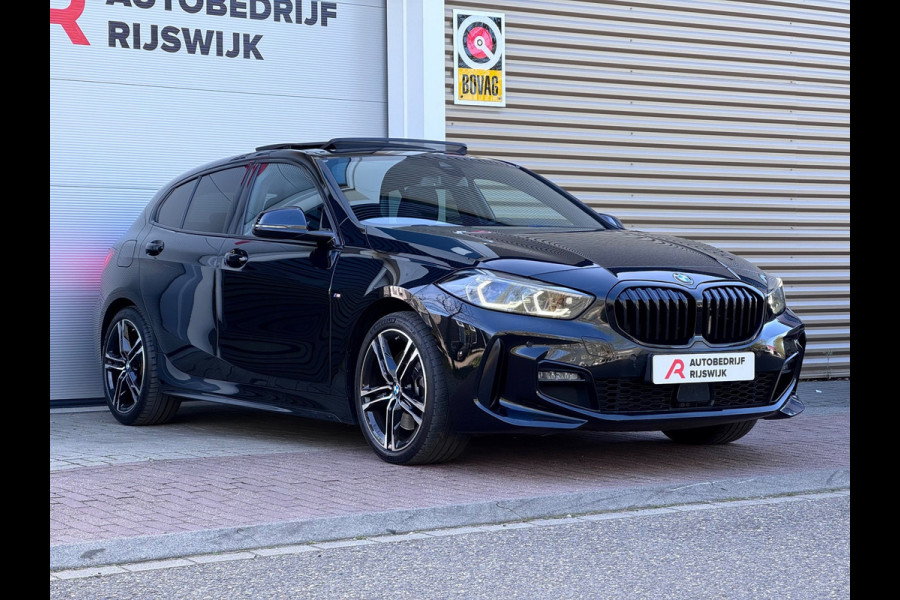 BMW 1-serie 120i Executive Pano/Led/Sfeer/AppleCar
