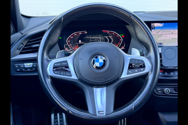 BMW 1-serie 120i Executive Pano/Led/Sfeer/AppleCar