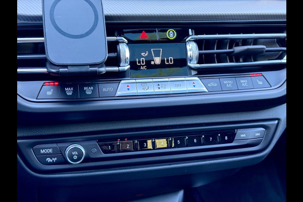 BMW 1-serie 120i Executive Pano/Led/Sfeer/AppleCar