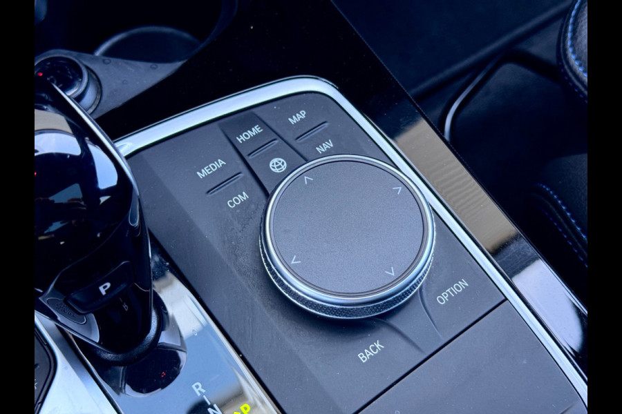 BMW 1-serie 120i Executive Pano/Led/Sfeer/AppleCar