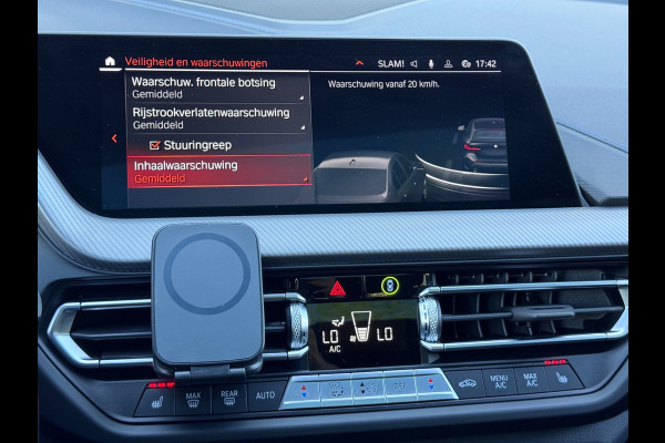 BMW 1-serie 120i Executive Pano/Led/Sfeer/AppleCar