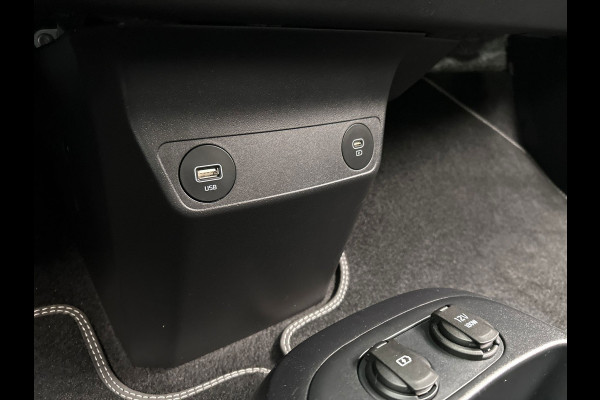 Kia Ev6 Air 58 kWh | Origineel NL | 1e Eigenaar | Trekhaak |Stoel/Stuur Verwarming | Adaptieve Cruise/Control | Camera | Carplay |