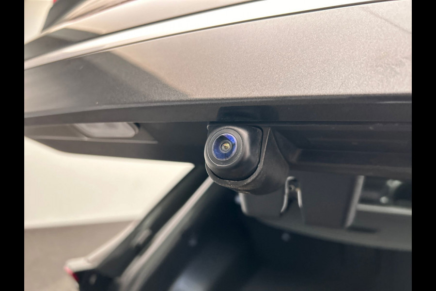 Kia Ev6 Air 58 kWh | Origineel NL | 1e Eigenaar | Trekhaak |Stoel/Stuur Verwarming | Adaptieve Cruise/Control | Camera | Carplay |