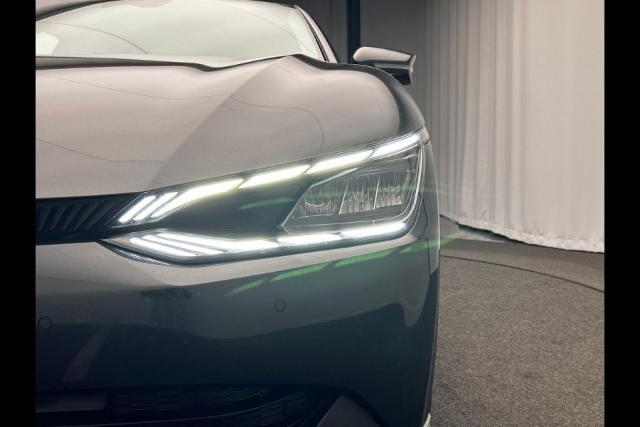 Kia Ev6 Air 58 kWh | Origineel NL | 1e Eigenaar | Trekhaak |Stoel/Stuur Verwarming | Adaptieve Cruise/Control | Camera | Carplay |