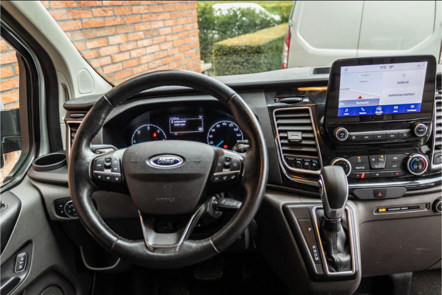 Ford Transit Custom 300 2.0 TDCI 170 PK L2H1 Limited DC | Dubbel cabine | Lederen bekleding | 6-Zitter | Elek stoelen | Navigatie | CarPlay | Camera | DAB | Dodehoekdetectie | Nieuwe APK | Dealer onderhouden | Euro 6 | BPM Vrij