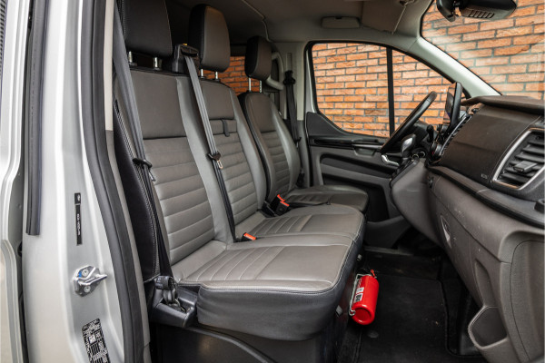Ford Transit Custom 300 2.0 TDCI 170 PK L2H1 Limited DC | Dubbel cabine | Lederen bekleding | 6-Zitter | Elek stoelen | Navigatie | CarPlay | Camera | DAB | Dodehoekdetectie | Nieuwe APK | Dealer onderhouden | Euro 6 | BPM Vrij