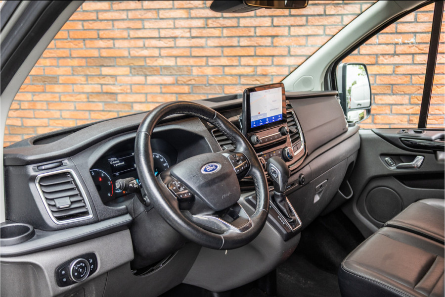 Ford Transit Custom 300 2.0 TDCI 170 PK L2H1 Limited DC | Dubbel cabine | Lederen bekleding | 6-Zitter | Elek stoelen | Navigatie | CarPlay | Camera | DAB | Dodehoekdetectie | Nieuwe APK | Dealer onderhouden | Euro 6 | BPM Vrij