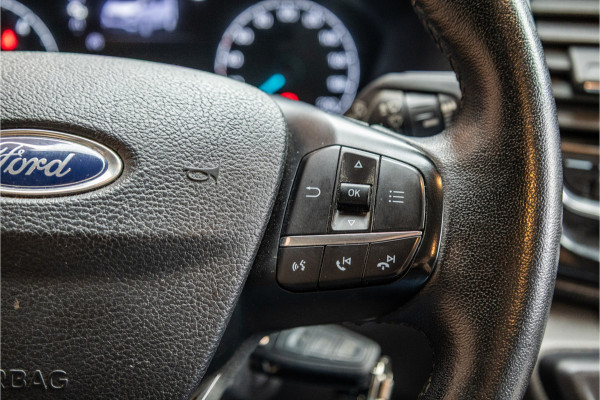 Ford Transit Custom 300 2.0 TDCI 170 PK L2H1 Limited DC | Dubbel cabine | Lederen bekleding | 6-Zitter | Elek stoelen | Navigatie | CarPlay | Camera | DAB | Dodehoekdetectie | Nieuwe APK | Dealer onderhouden | Euro 6 | BPM Vrij