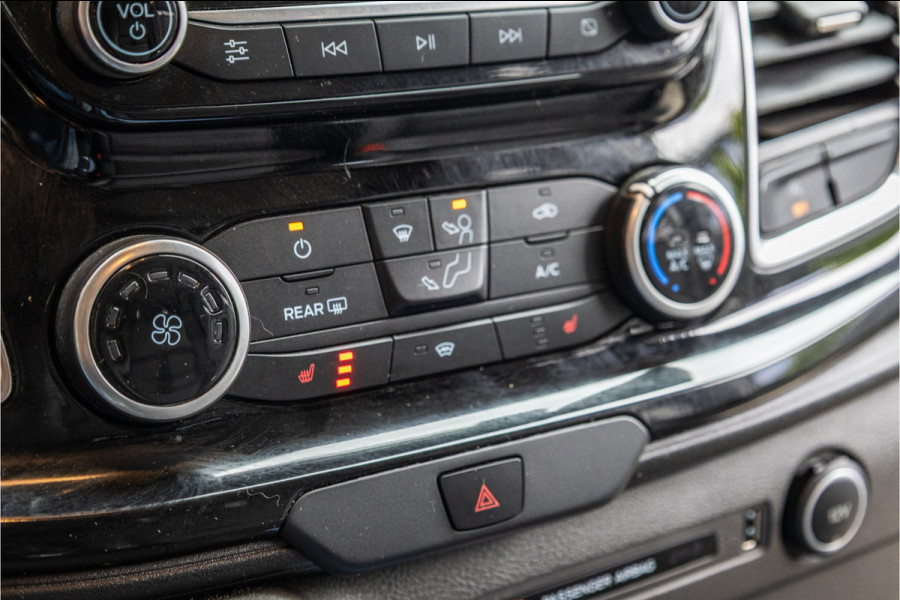 Ford Transit Custom 300 2.0 TDCI 170 PK L2H1 Limited DC | Dubbel cabine | Lederen bekleding | 6-Zitter | Elek stoelen | Navigatie | CarPlay | Camera | DAB | Dodehoekdetectie | Nieuwe APK | Dealer onderhouden | Euro 6 | BPM Vrij