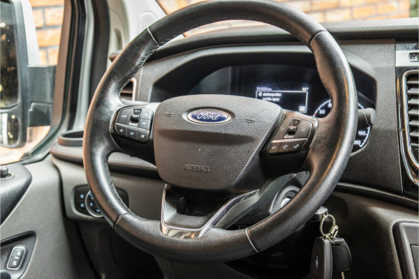 Ford Transit Custom 300 2.0 TDCI 170 PK L2H1 Limited DC | Dubbel cabine | Lederen bekleding | 6-Zitter | Elek stoelen | Navigatie | CarPlay | Camera | DAB | Dodehoekdetectie | Nieuwe APK | Dealer onderhouden | Euro 6 | BPM Vrij