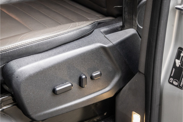 Ford Transit Custom 300 2.0 TDCI 170 PK L2H1 Limited DC | Dubbel cabine | Lederen bekleding | 6-Zitter | Elek stoelen | Navigatie | CarPlay | Camera | DAB | Dodehoekdetectie | Nieuwe APK | Dealer onderhouden | Euro 6 | BPM Vrij