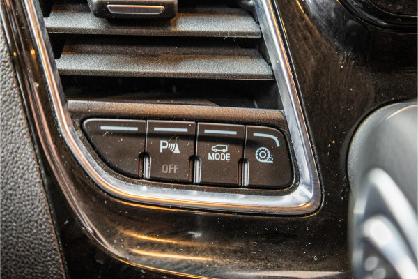 Ford Transit Custom 300 2.0 TDCI 170 PK L2H1 Limited DC | Dubbel cabine | Lederen bekleding | 6-Zitter | Elek stoelen | Navigatie | CarPlay | Camera | DAB | Dodehoekdetectie | Nieuwe APK | Dealer onderhouden | Euro 6 | BPM Vrij