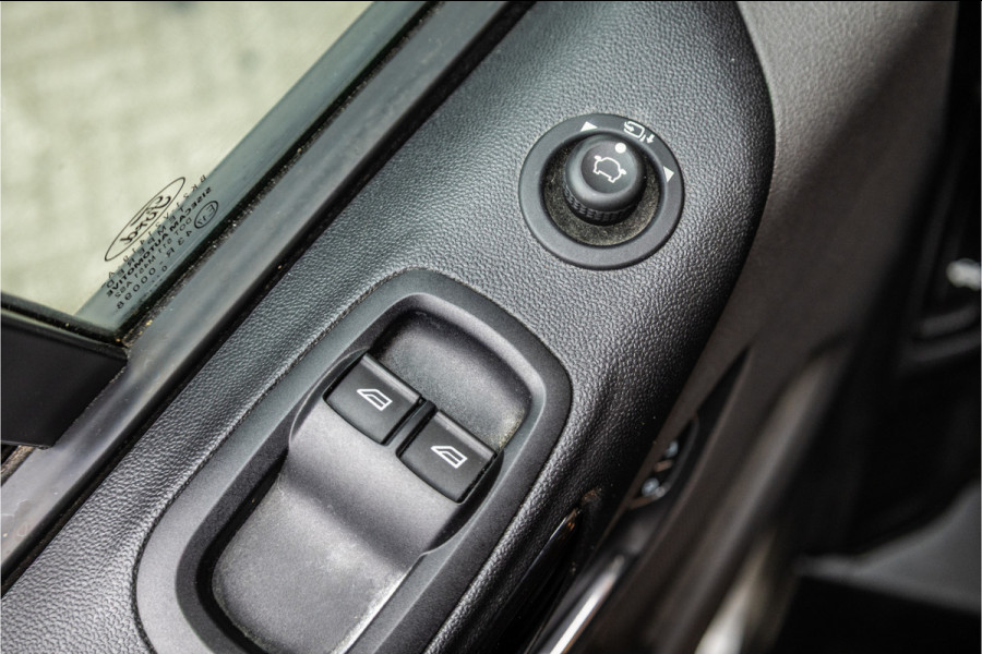 Ford Transit Custom 300 2.0 TDCI 170 PK L2H1 Limited DC | Dubbel cabine | Lederen bekleding | 6-Zitter | Elek stoelen | Navigatie | CarPlay | Camera | DAB | Dodehoekdetectie | Nieuwe APK | Dealer onderhouden | Euro 6 | BPM Vrij