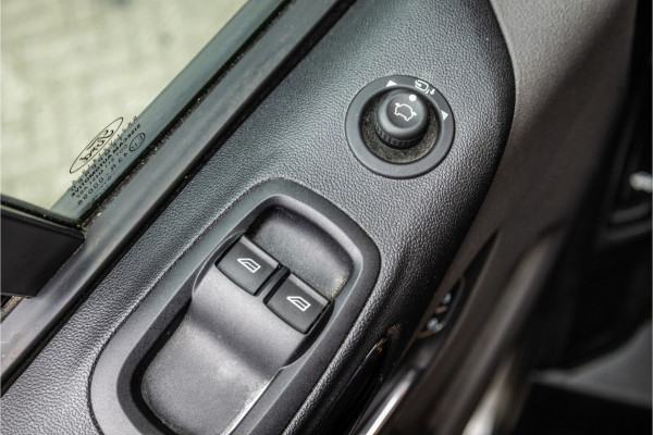 Ford Transit Custom 300 2.0 TDCI 170 PK L2H1 Limited DC | Dubbel cabine | Lederen bekleding | 6-Zitter | Elek stoelen | Navigatie | CarPlay | Camera | DAB | Dodehoekdetectie | Nieuwe APK | Dealer onderhouden | Euro 6 | BPM Vrij