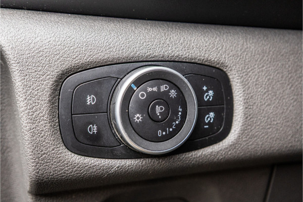 Ford Transit Custom 300 2.0 TDCI 170 PK L2H1 Limited DC | Dubbel cabine | Lederen bekleding | 6-Zitter | Elek stoelen | Navigatie | CarPlay | Camera | DAB | Dodehoekdetectie | Nieuwe APK | Dealer onderhouden | Euro 6 | BPM Vrij