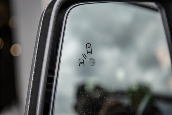 Ford Transit Custom 300 2.0 TDCI 170 PK L2H1 Limited DC | Dubbel cabine | Lederen bekleding | 6-Zitter | Elek stoelen | Navigatie | CarPlay | Camera | DAB | Dodehoekdetectie | Nieuwe APK | Dealer onderhouden | Euro 6 | BPM Vrij