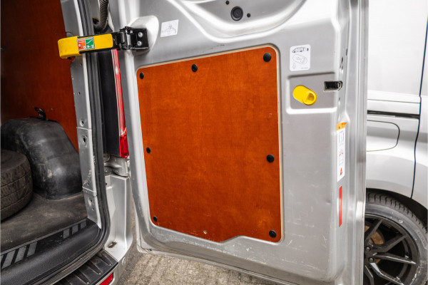 Ford Transit Custom 300 2.0 TDCI 170 PK L2H1 Limited DC | Dubbel cabine | Lederen bekleding | 6-Zitter | Elek stoelen | Navigatie | CarPlay | Camera | DAB | Dodehoekdetectie | Nieuwe APK | Dealer onderhouden | Euro 6 | BPM Vrij