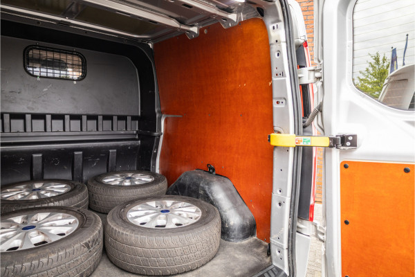 Ford Transit Custom 300 2.0 TDCI 170 PK L2H1 Limited DC | Dubbel cabine | Lederen bekleding | 6-Zitter | Elek stoelen | Navigatie | CarPlay | Camera | DAB | Dodehoekdetectie | Nieuwe APK | Dealer onderhouden | Euro 6 | BPM Vrij