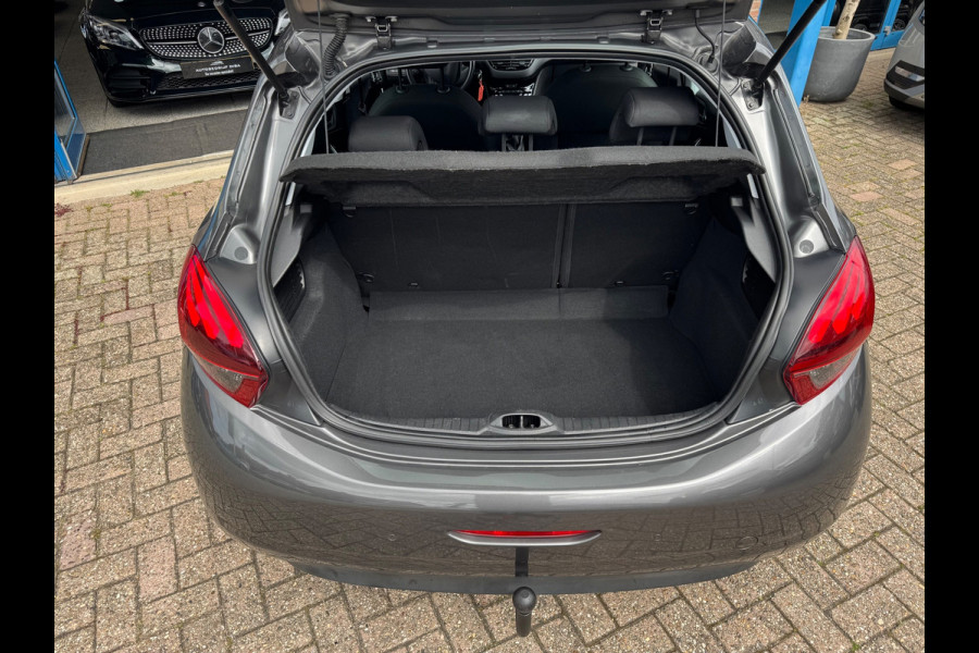 Peugeot 208 1.2 PureTech GT-line 2018 Grijs NAVI CLIMA NAP!
