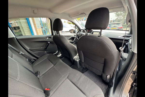 Peugeot 208 1.2 PureTech GT-line 2018 Grijs NAVI CLIMA NAP!