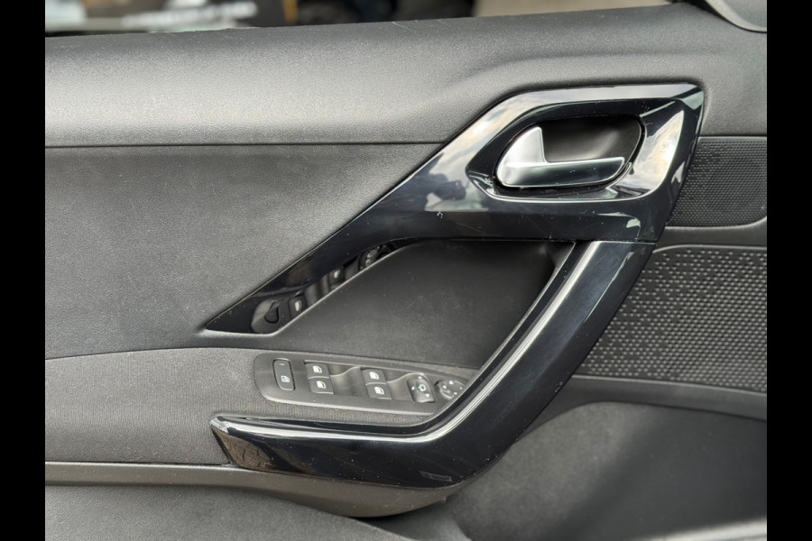 Peugeot 208 1.2 PureTech GT-line 2018 Grijs NAVI CLIMA NAP!