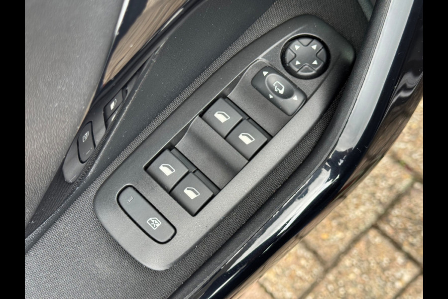 Peugeot 208 1.2 PureTech GT-line 2018 Grijs NAVI CLIMA NAP!
