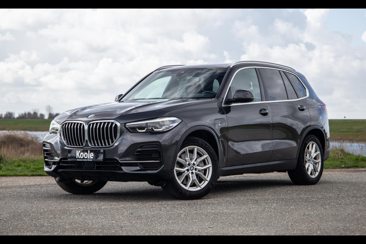 BMW X5 xDrive45e High Executive CARPLAY / CAMERA / DEALER ONDERHOUDEN / BRUIN LEER / STOELVERWARMING