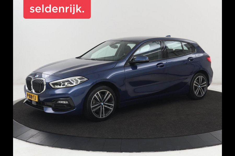 BMW 1-serie 118i Sport Line | Sportstoelen | Carplay | Half leder | Live Cockpit | Full LED | Navigatie | Sfeerverlichting | Trekhaak | Climate control | Parkeerhulp | Cruise control | DAB | Bluetooth