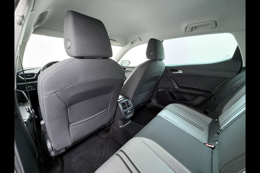 Seat Leon T 111pk Adap.Cruise Camera Lmv 19" LED Apple Carplay Android Stoel+Stuurverwarming Pdc Navi* Ecc Business Isofix DAB Led Front Assist Keyless-Go